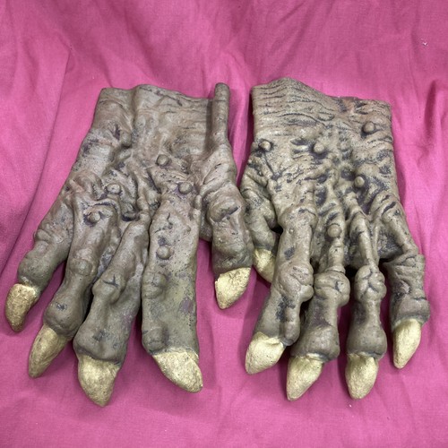 Green Monster Hands Paper Magic Group 2002 Glove Adult Halloween Costume Goblin 