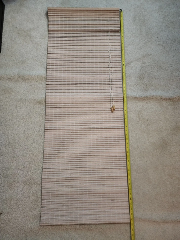 Cordones de tracción beige para cortinas de ventana de madera tejida romana de 18,75" x 52,5" Foto 2 de 4