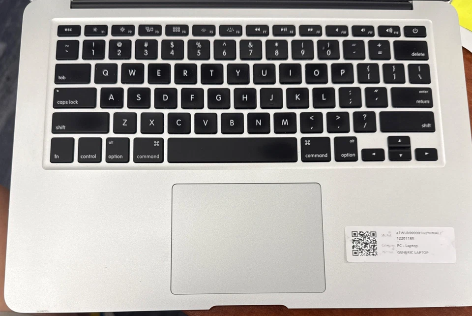 Apple MackBook Air A1466 13.3 inch Laptop 2017 2.2GHz 8GB RAM 500GB SSD - Image 3 of 4