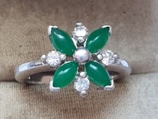 Vintage ring sterling silver 925 Size 7 Weight 4.45 g. Green stones.