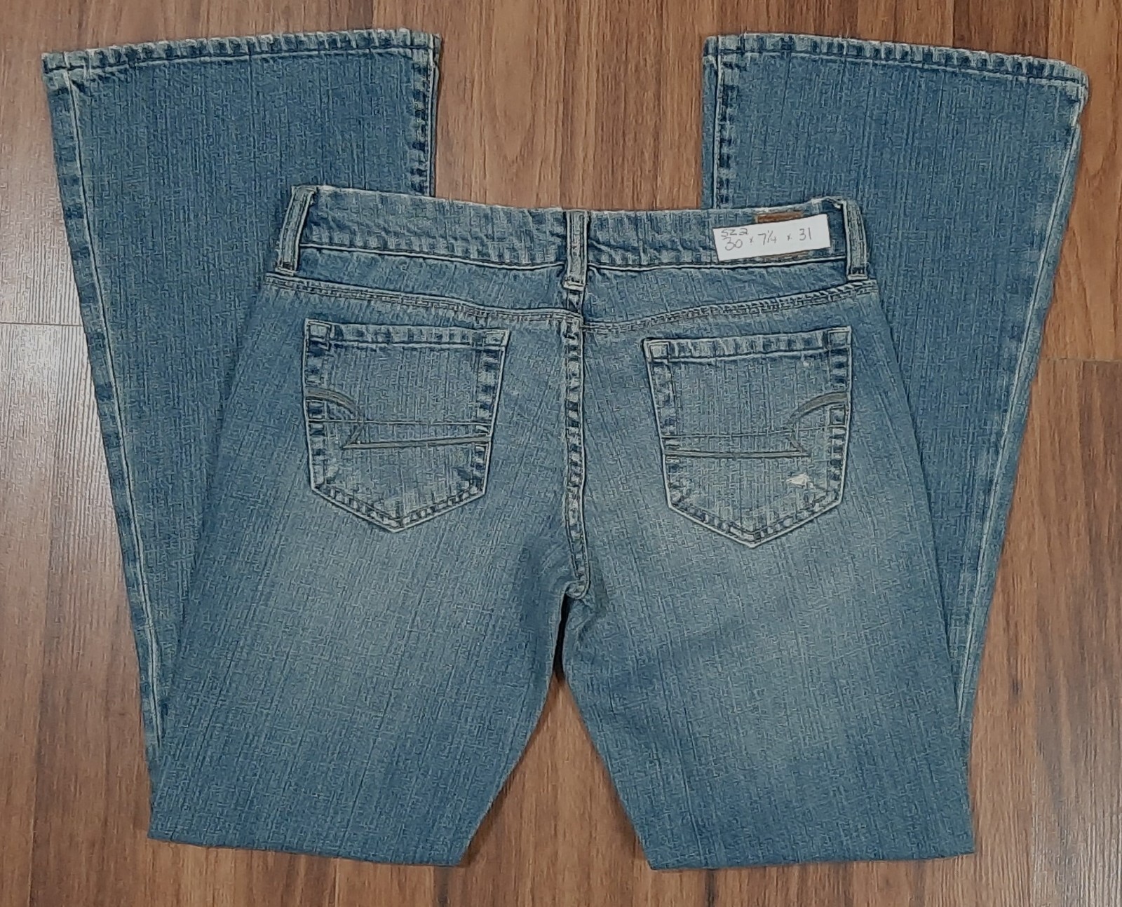 Waist 30" Rise 7 1/4" Inseam 31" Womens American Eagle Jeans Real Flare