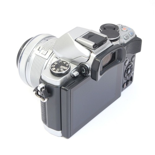 OLYMPUS OM-D E-M10 16.1MP Mirrorless Camera (Kit w/ MZD 14-42mm II R MSC Lens) - Picture 6 of 12