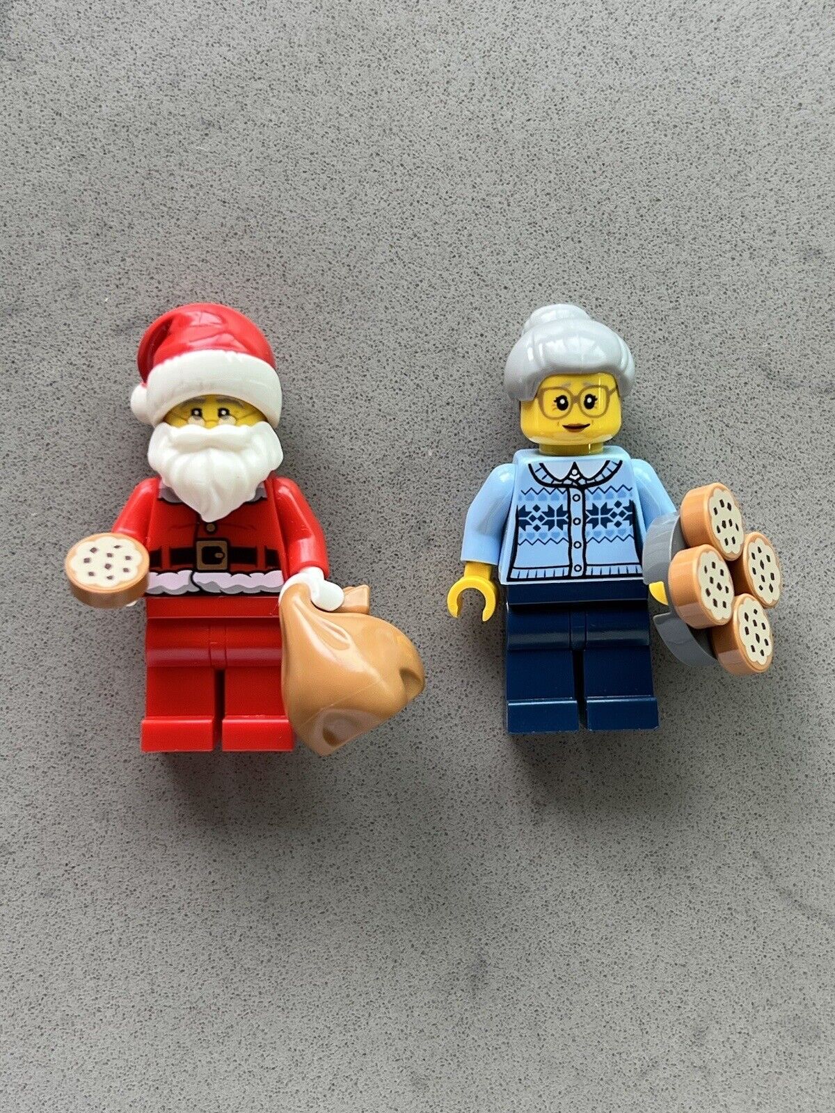 Lego Minifigures Santa + Grandma With Cookies From Retired City Advent Calendar