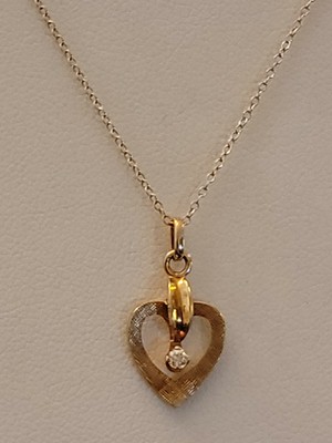 14k 18 Zoll Goldkette mit 14k Diamant akzentuiert Herz Anhänger