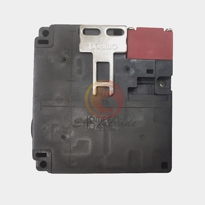ONE NEW   D4NL-4DFA-BS Guard Lock Safety Door Switch *tm
