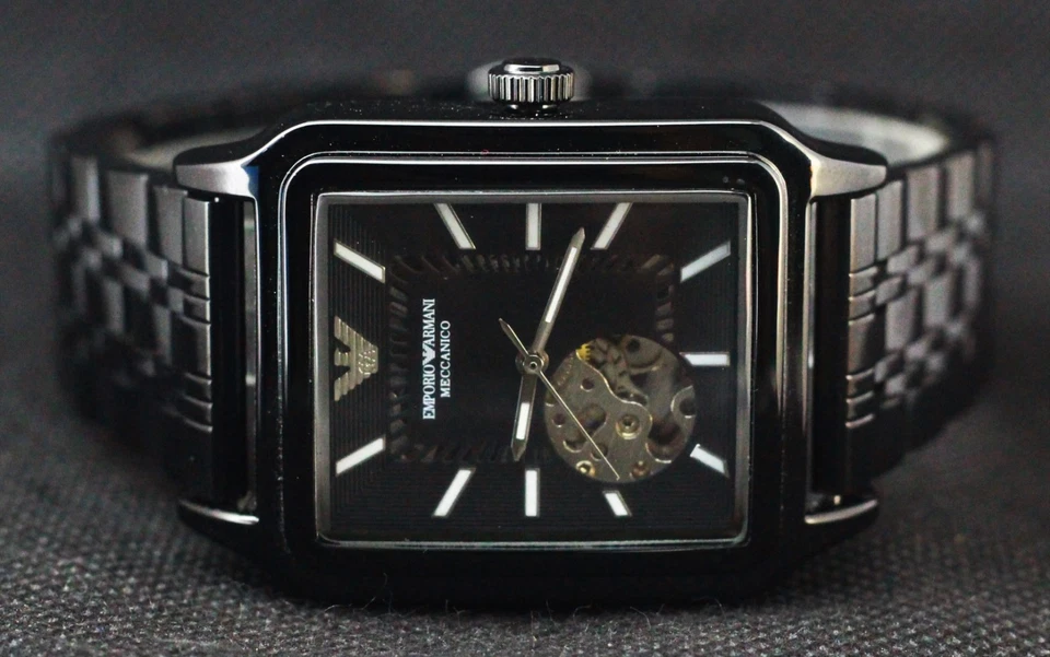Hermoso reloj para hombre Emporio Armani automático con esfera negra de acero inoxidable. Foto 4 de 4