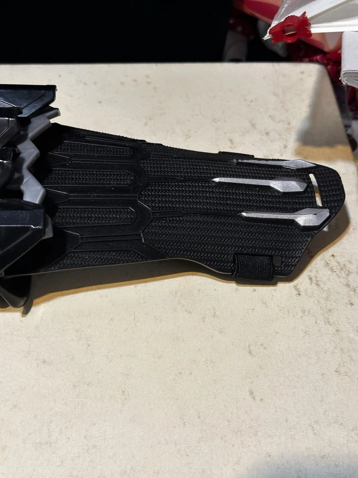 Marvel Studios 2019 Black Panther Slash Claw ролевая игрушка - Изображение 4 из 4