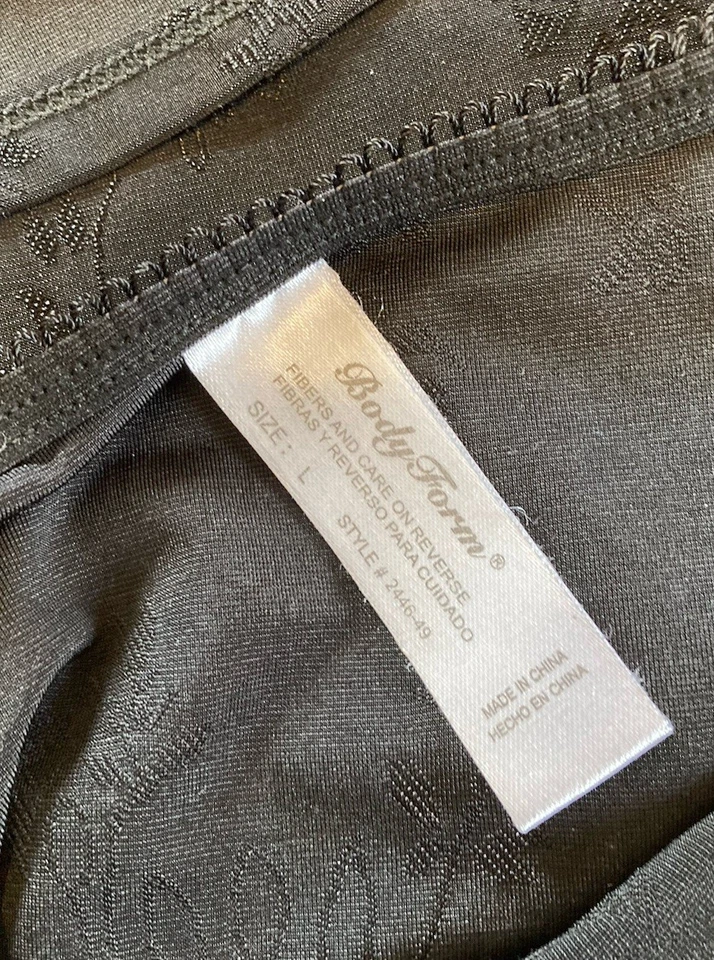 Camisola negra talla grande Body Form con detalles de encaje Foto 2 de 4