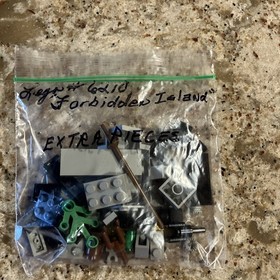 LEGO PIRATES #6270 "FORBIDDEN ISLAND" complete