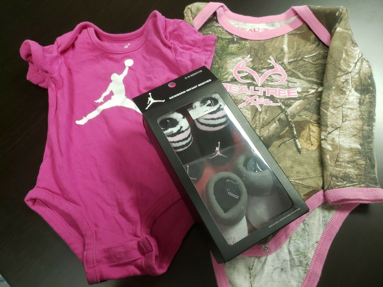 LOTTO 4 PEZZI AIR JORDAN ROSA TUTA CAMMO BODY CON STIVALETTI BAMBINA 6 9 MOS USATI
