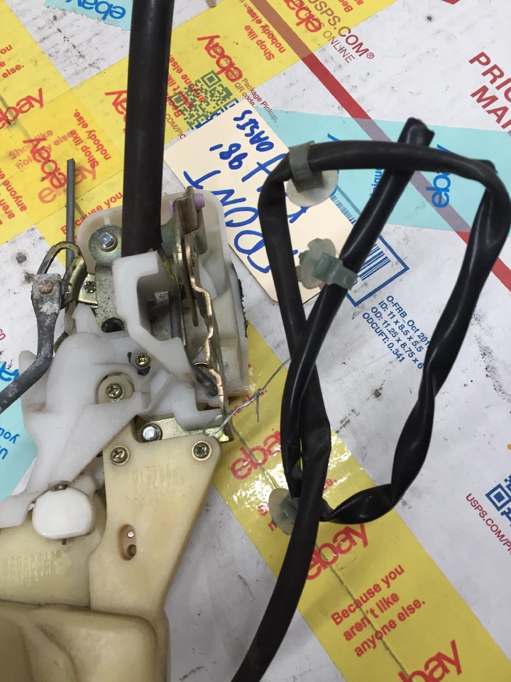 MECANISMO DE CIERRE ACTUADOR CERRADURA PUERTA DELANTERA DERECHA Asm 96 97 98 99 ISUZU OASIS Foto 3 de 4