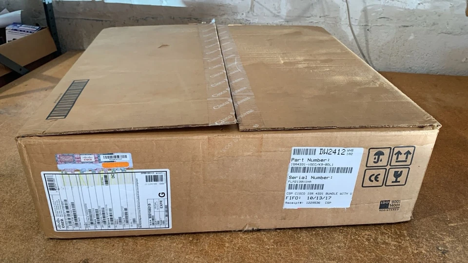 NUEVO ABIERTO Router Cisco ISR4331-VSEC/K9 Sin emisión de CPU LICENCIA UC y SEC PVDM4-32 Foto 2 de 4