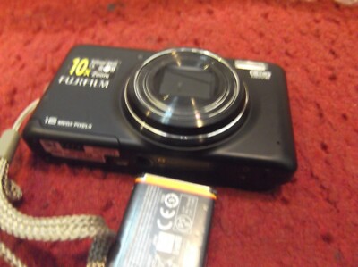 【完動品】Y-1353 FUJIFILM FINEPIX T400 Fujifilm develops FinePix T400 10x entry-level compact