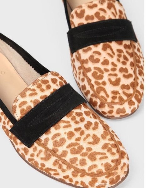 Women Vince Camuto Loafers Beige Leather 36