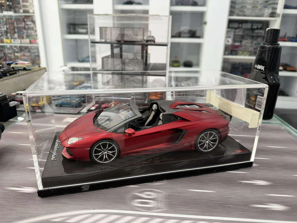 Lamborghini Aventador Roadster LP700-4 (Metallic Red) [MR Collection] 1/18 scale - Image 2 of 4