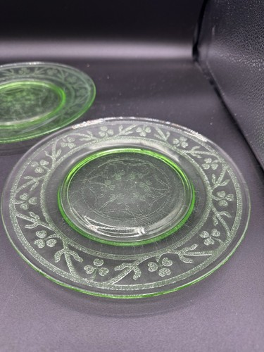 Set Of 3 Hazel Atlas Glass Cloverleaf Uranium Glass Salad Plates 8” - Picture 5 of 8