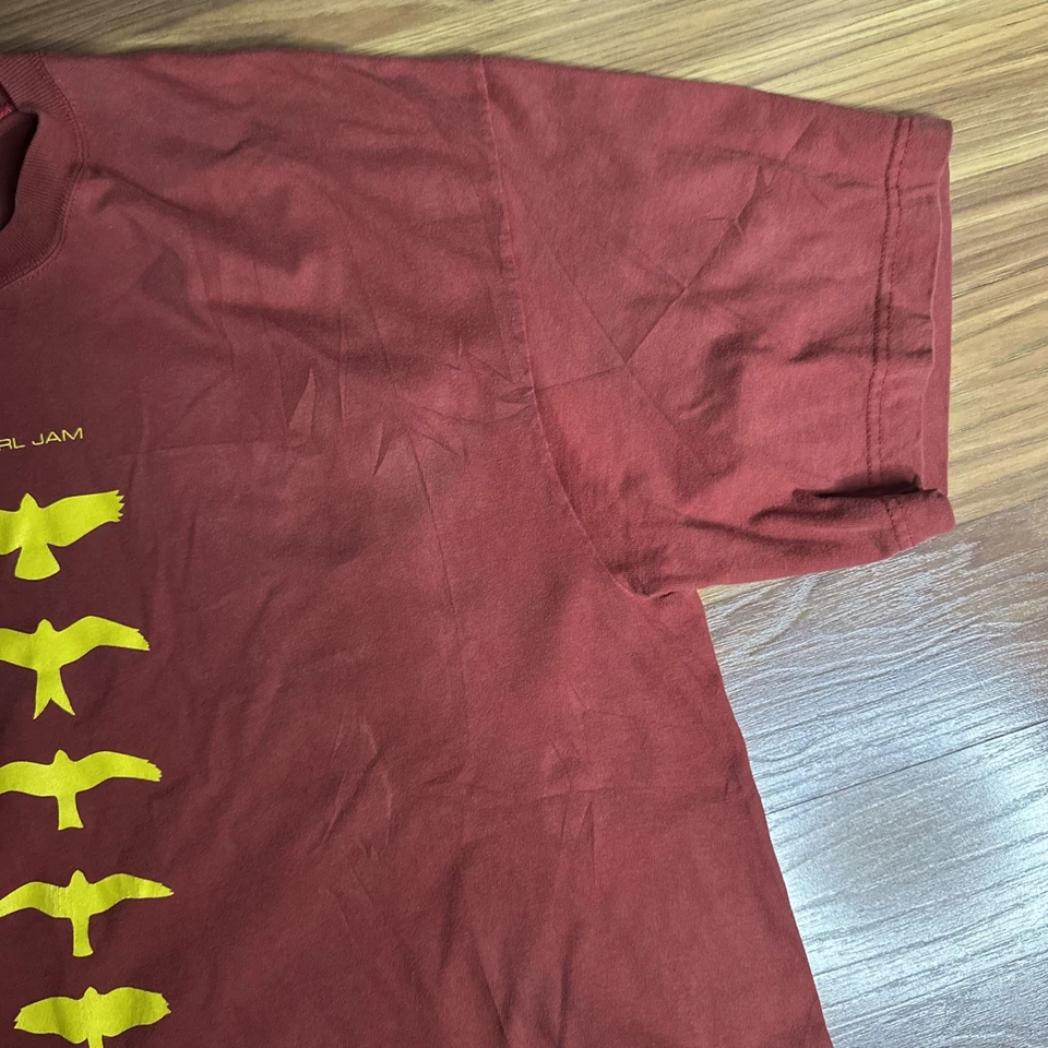 Camiseta Vintage 1998 Pearl Jam Band Yield Tour Kangol Tag Grande L Pássaros Vermelhos EUA - Imagem 4 de 4