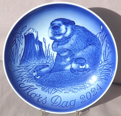 BING & GRONDAHL 2024 Mother’s Day Plate B&G Mother BEAVER and KITS - New in Box!