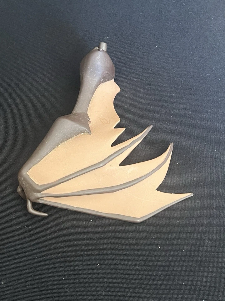 Batman La Serie Animada DC Coleccionable Hombre-Murciélago Brazo Alas Accesorios Solo Difícil de Encontrar Foto 4 de 4