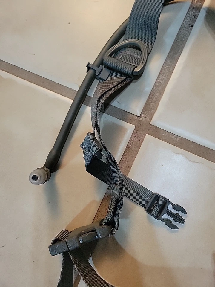 U.S. Military Issued MOLLE 2-Hydration Carrier￼ Complete With Bladder And Pocket - Image 3 of 4