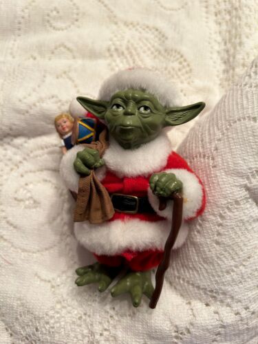 Kurt Adler Yoda Weihnachtsmann mit Spielzeug Star Wars Lucas Film 2006 handgefertigter Stoff - Bild 1 von 5