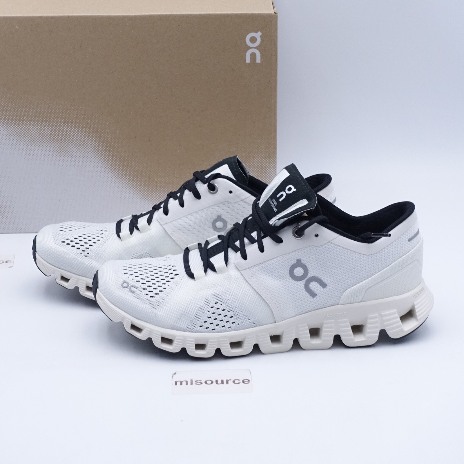 size 7 on cloud running shoes womens