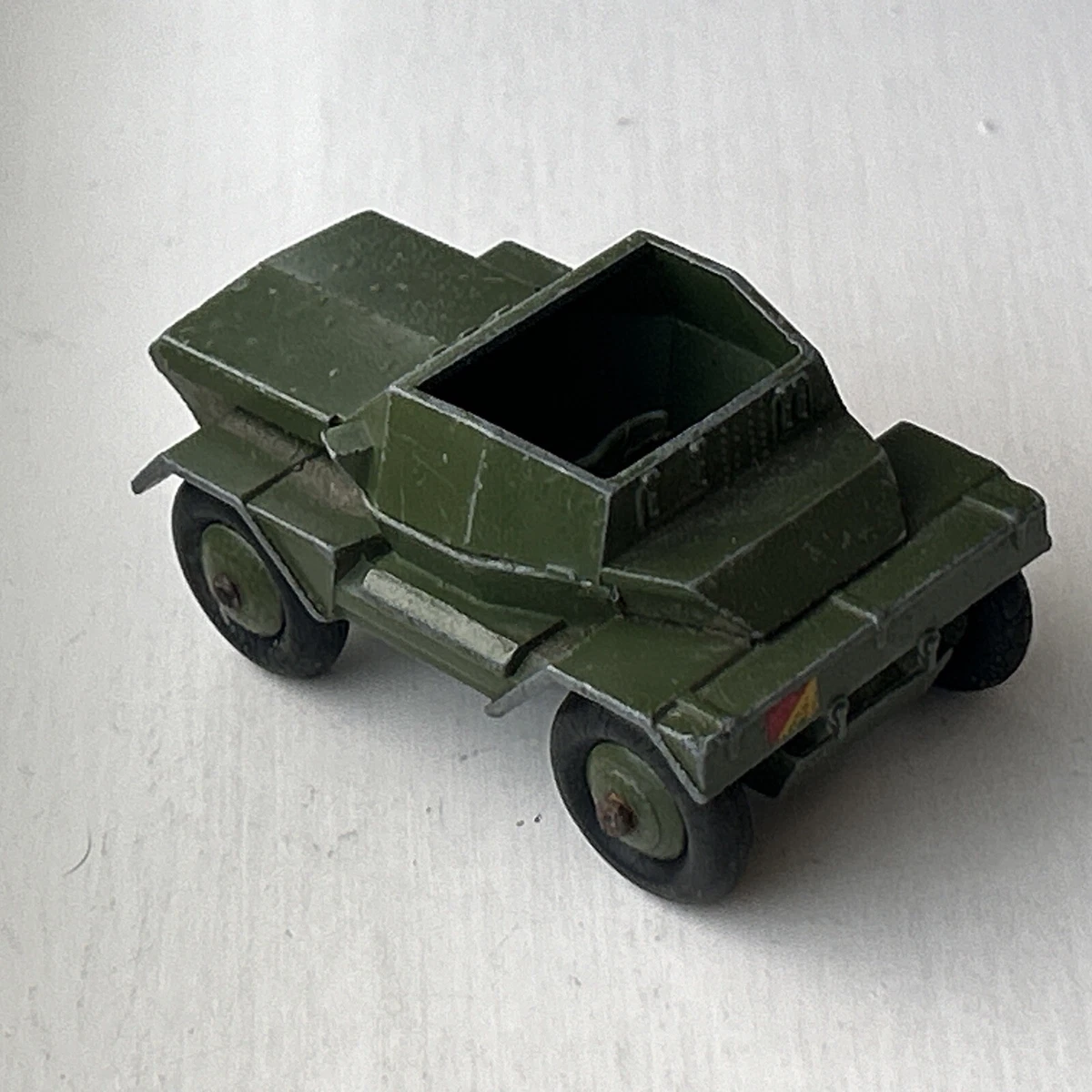Dinky Toys GB Militaire SB 1/43 - Voiture Blindée Armoured Car 670 (sans Boîte)