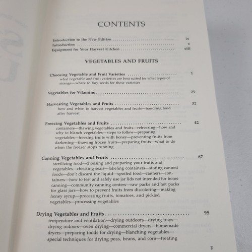 Stocking Up: How to Preserve the Foods You Grow, Naturally Deluxe HBDJ 1977 - Imagen 7 de 11
