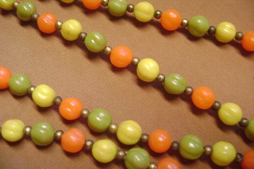 VINTAGE MULTICOLOR LUCITE 54" LENTH GOLD TONE NECKLACE - Picture 2 of 8