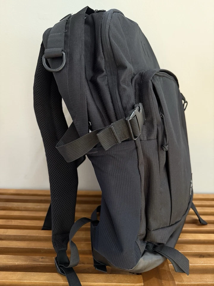 JanSport Backpack Black Gnarly Gnapsack 30 Padded Travel Backpack - Image 4 of 4