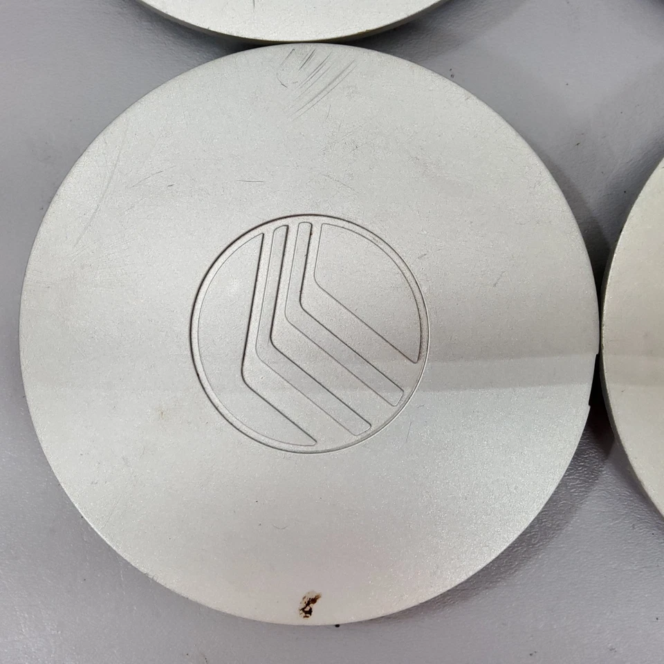 Juego de 4 tapacubos centrales de rueda plateados de fábrica 97-99 Mercury Tracer F7K6-1A096-AB Foto 4 de 4