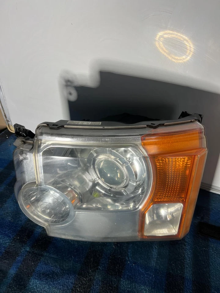 LANDROVER DISCOVERY LEFT HEADLAMP XENON, 3, L319, W/ AUTO LEVELING TYPE, P/N XBC - image 3 of 4