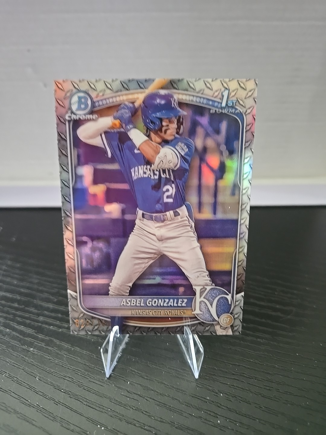 ASBEL GONZALEZ 2025 1ST BOWMAN CHROME STEEL MEDAL REFRACTOR #28/100