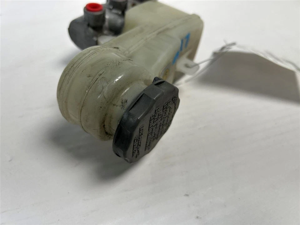 2010-2013 Suzuki Kizashi Brake Master Cylinder OEM - Image 2 of 4