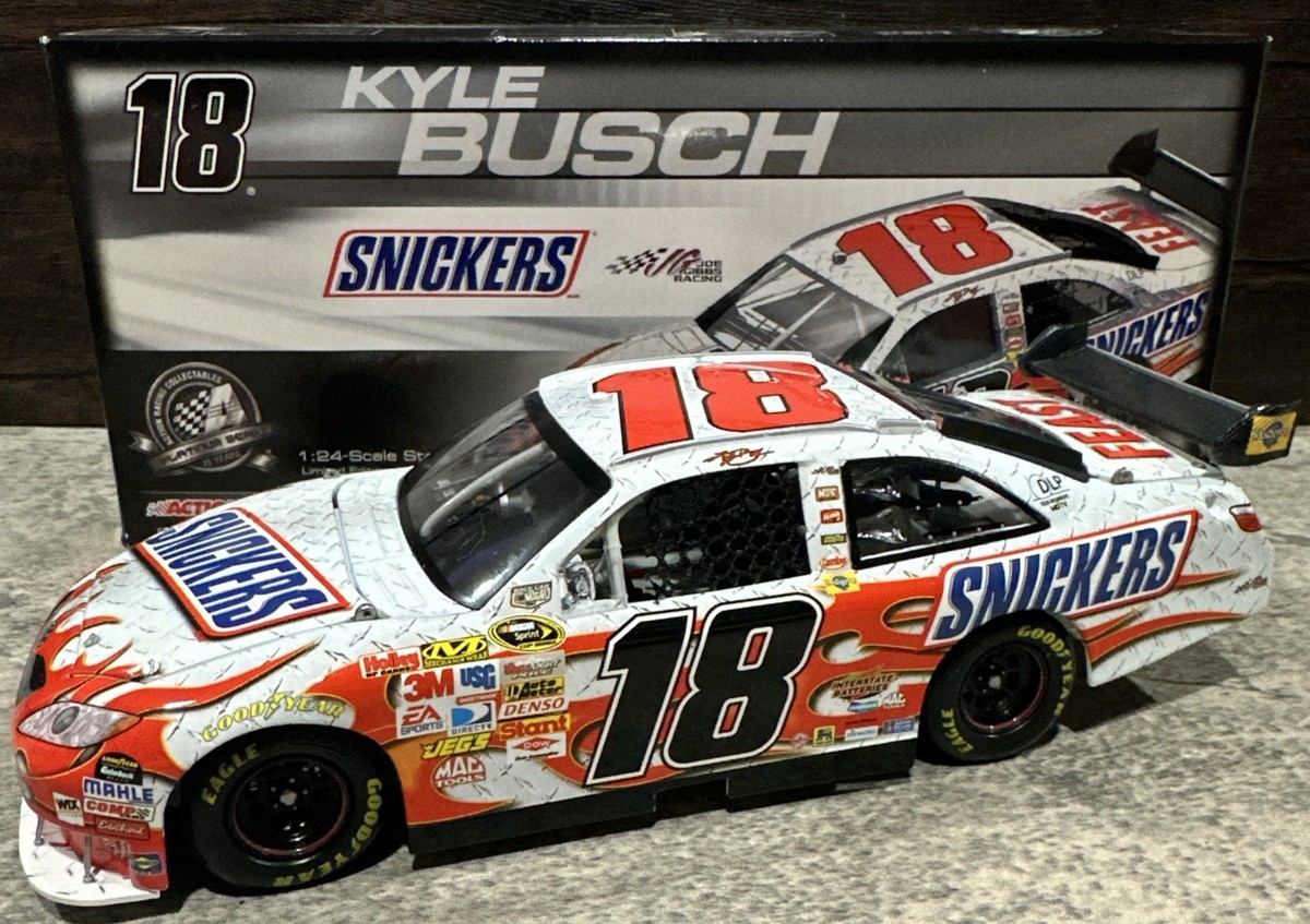 2008 Kyle Busch Snickers Toyota Camry COT 1/24 Action NASCAR