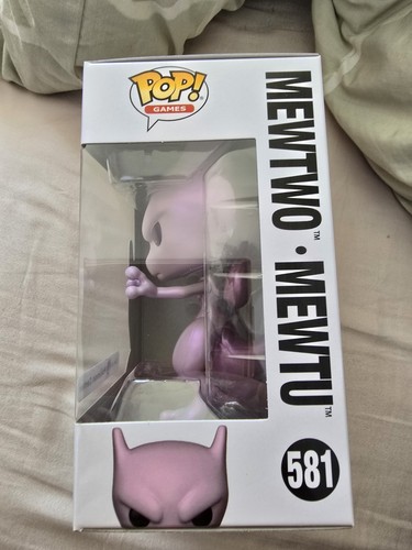 Funko POP Pokemon Mewtwo Pearlescent Pokemon Center Exclusive #581 New Protector - Picture 5 of 7