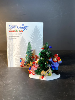 Dept 56 Snow Village Everyone Decorates the Tinsel Tree Figurine BRAND NEW 