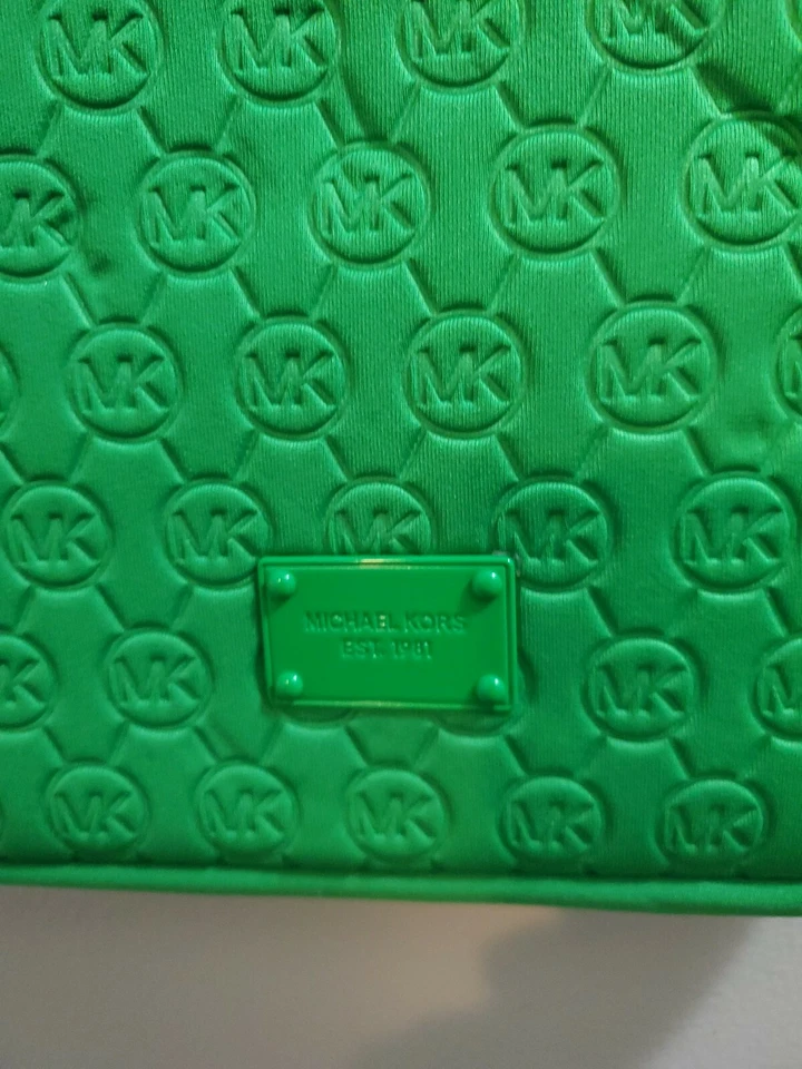 Michael Kors Green IPAD/Tablet Case WithShoulderStrap/EUC  - Image 2 of 4