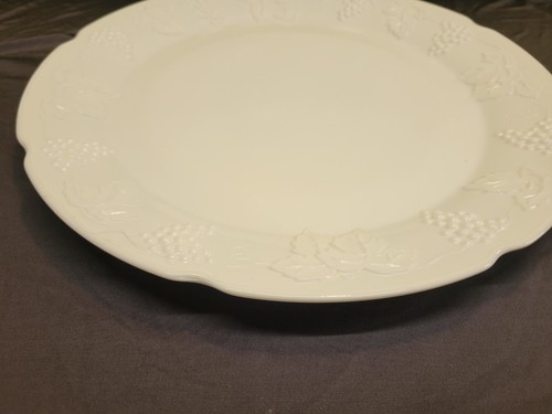 Plato de pastel de vidrio de leche blanca de cosecha de colonia grande plato para servir uvas de 14 - Imagen 5 de 13