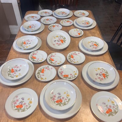 Vintage Fine China of Japan  Wildflower Pattern   set 31 pieces!!