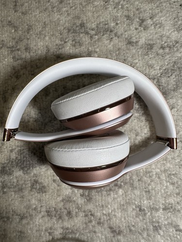 Beats Solo3 Wireless On-Ear Headphones - Apple W1 Headphone Chip, Bluetooth - Picture 3 of 9