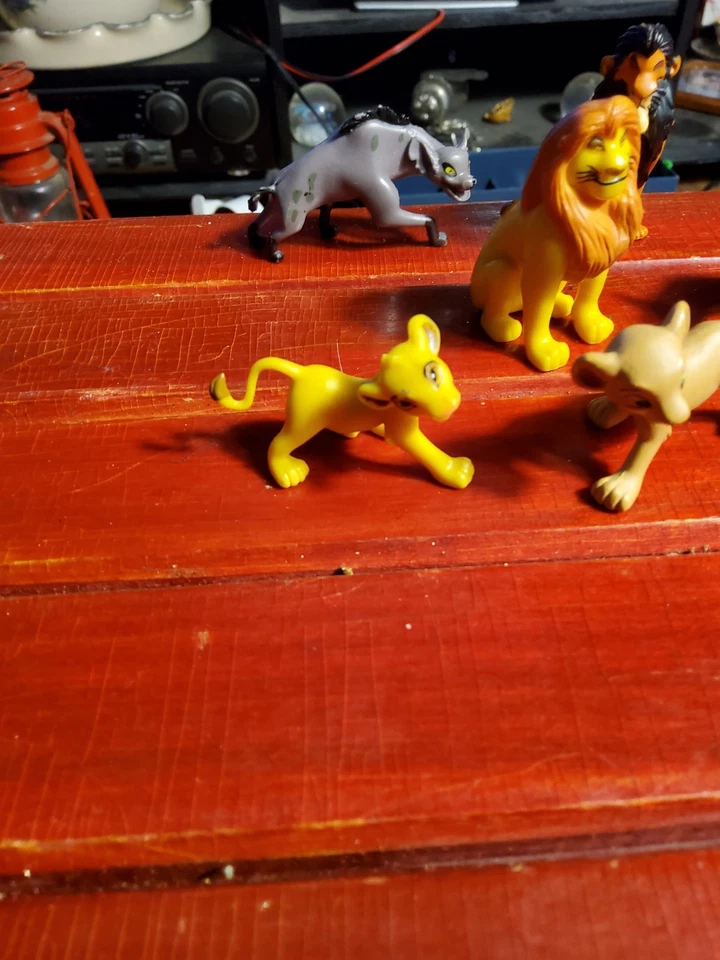 Lote de 7 figuras PVC Disney El Rey León Scar Mufasa Simba Nala Timón Hienas Foto 3 de 4