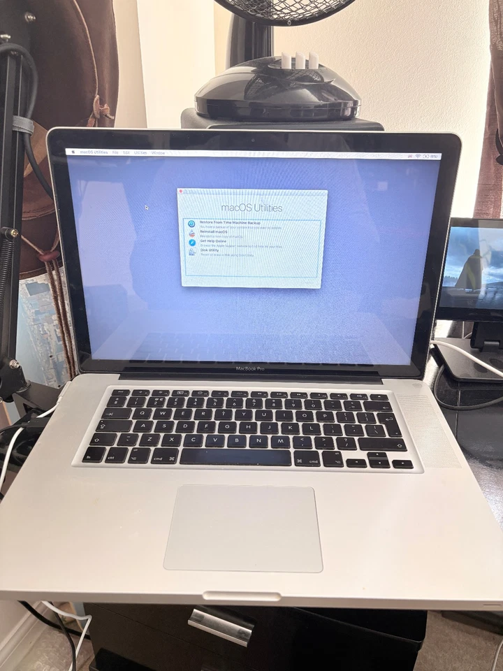Apple MacBook Pro 15" 2010 · i5 · 4GB · 120GB, photo 1 of 5