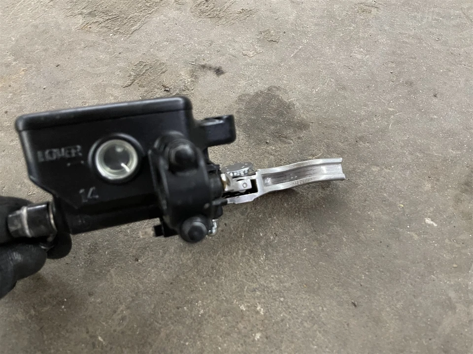 Honda CB650R CB 650 650R 19 20 21 22 23 24 25 OEM Front Brake Master Cylinder - Image 2 of 3