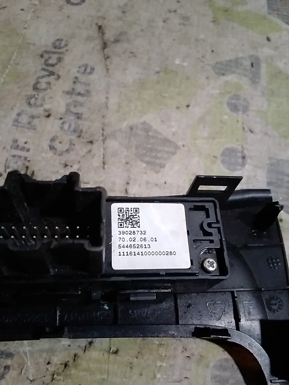 VAUXHALL ASTRA K MK7 2016 GEARSTICK SURROUND WITH SWITCHES 