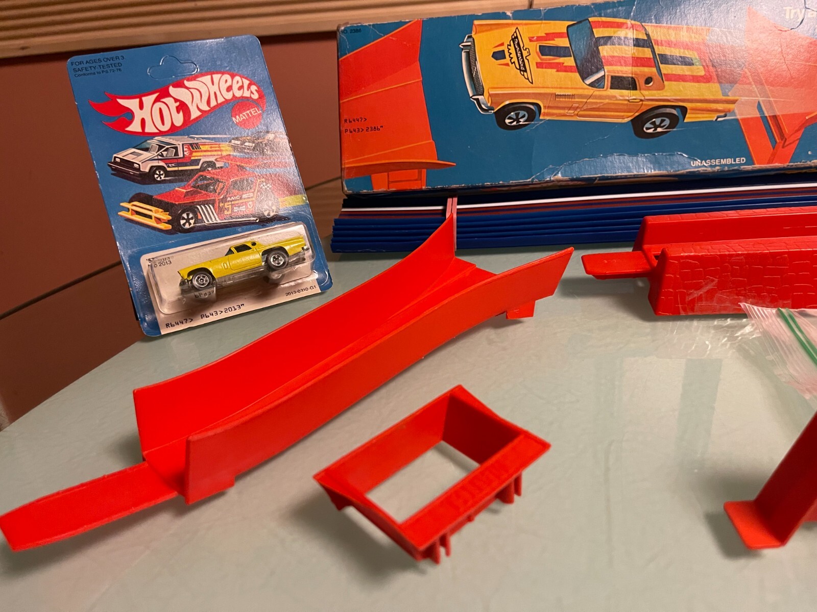 A YELLOW FLYING BIRD! RARE ORIGINAL HW TBIRD TOSSUP TRK SET W/NEW