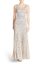 Vera Wang  Beige/Gray Lace Piped Seams Double V Mermaid Formal Gown 10 NEW 400