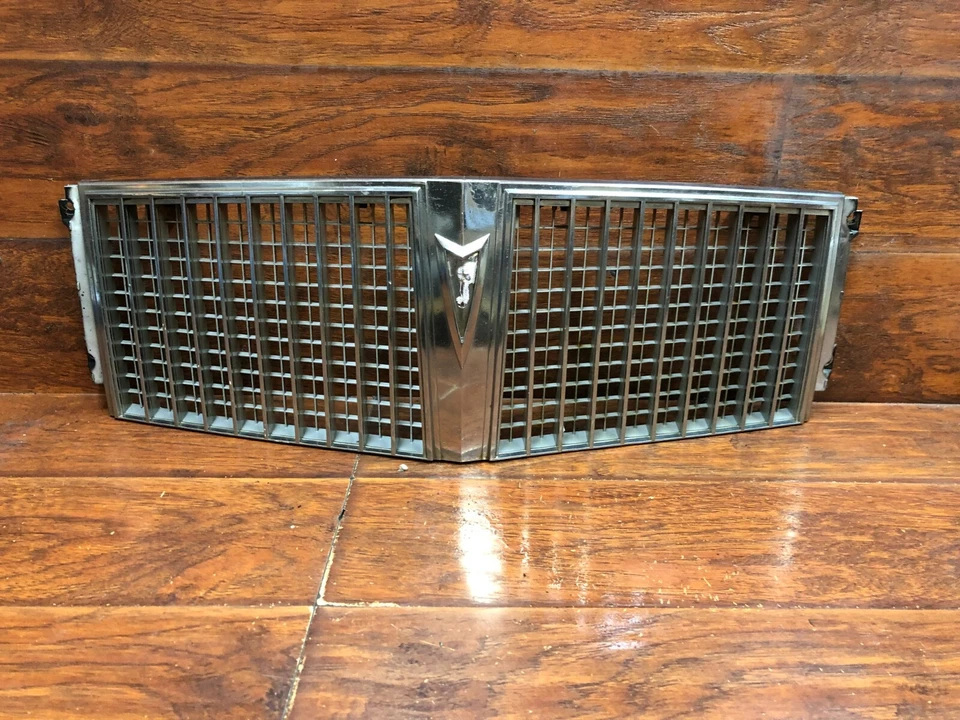 Pontiac Bonneville, Catalina: solo 1981, parrilla delantera cromada, fabricante de equipos originales Foto 2 de 4