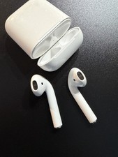 Apple Airpods 1st Gen A1523 - White, for parts only. Connects Then Disconnects