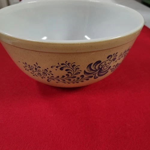 Vintage Pyrex Bowl Homestead Pattern